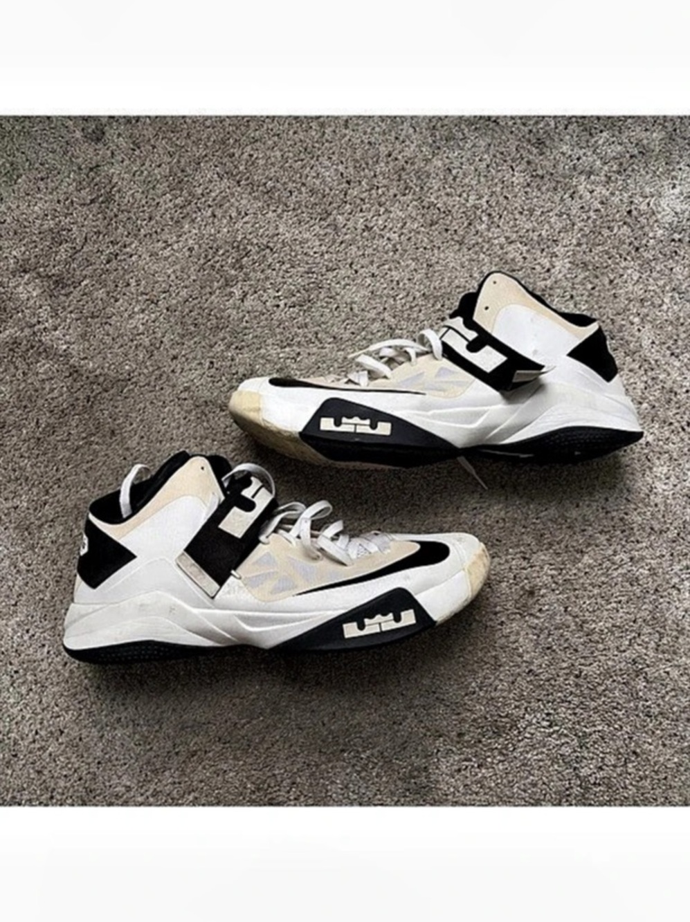 Nike LeBron shoes menโs size 17.5